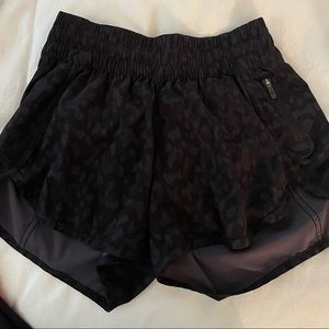 Lululemon Shorts - Dark cheetah pattern